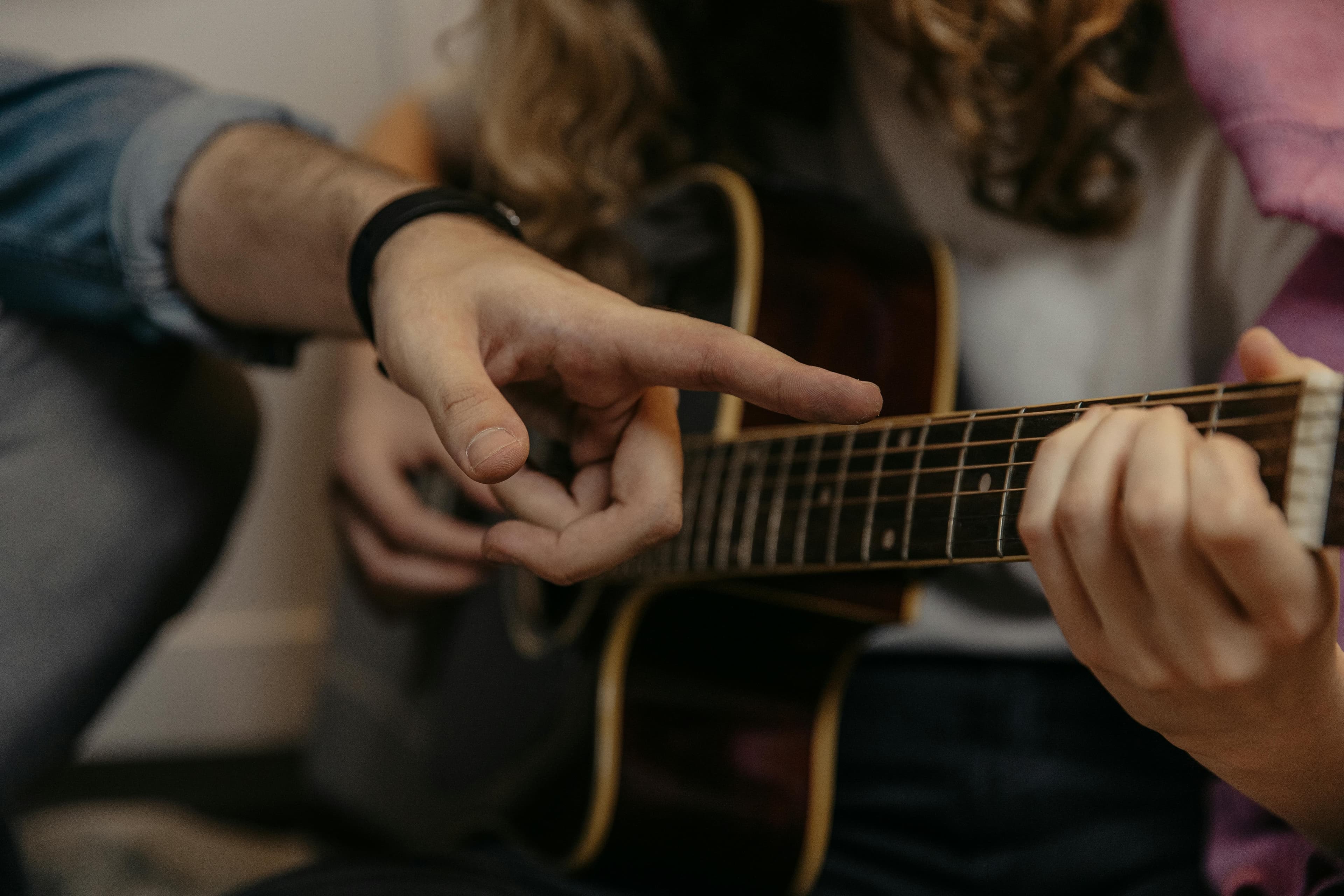 How to choose your first guitar